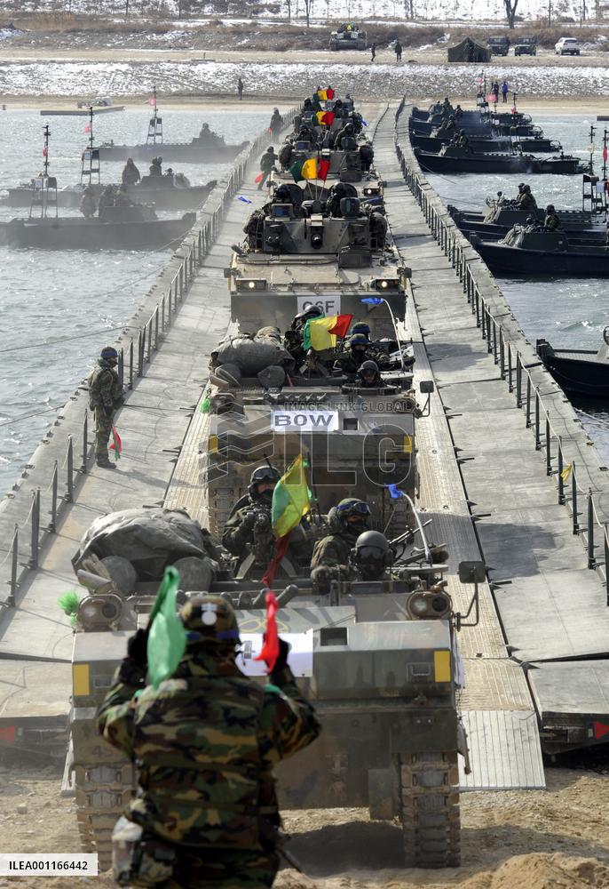 S. Korean Army's water crossing exercise