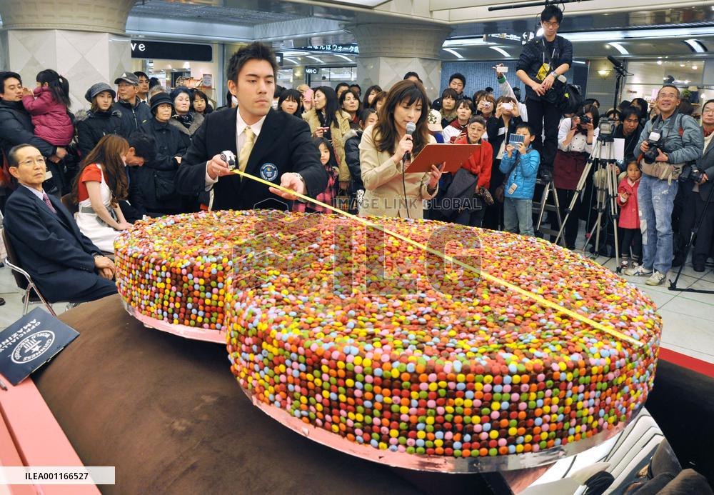 267-kilogram chocolate ring