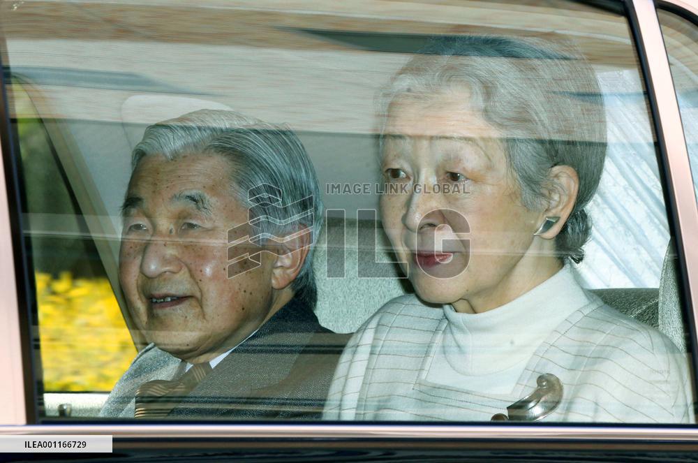 Emperor Akihito enters hospital for heart surgery