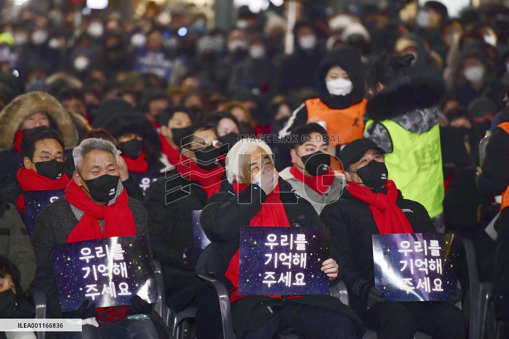 Mourning for Itaewon crush victims