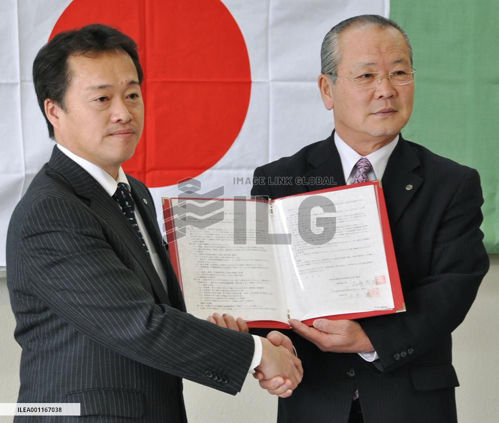 2 nuclear plant-hosting municipalities sign disaster pact