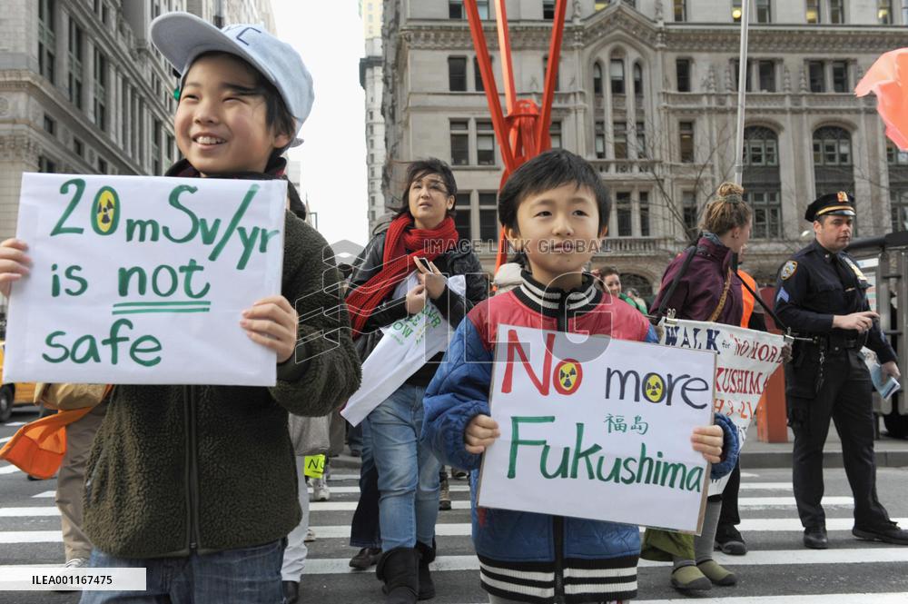 Fukushima evacuees demonstrate in N.Y.