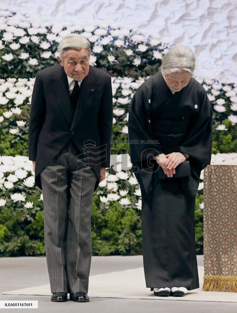 Empress chose kimono to support emperor