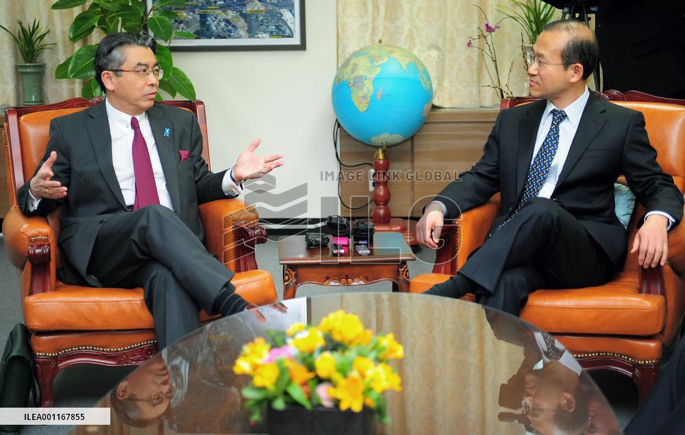 Japan, S. Korea nuclear envoys