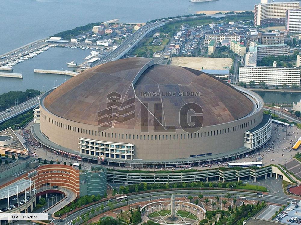 Softbank to buy its baseball club's home stadium