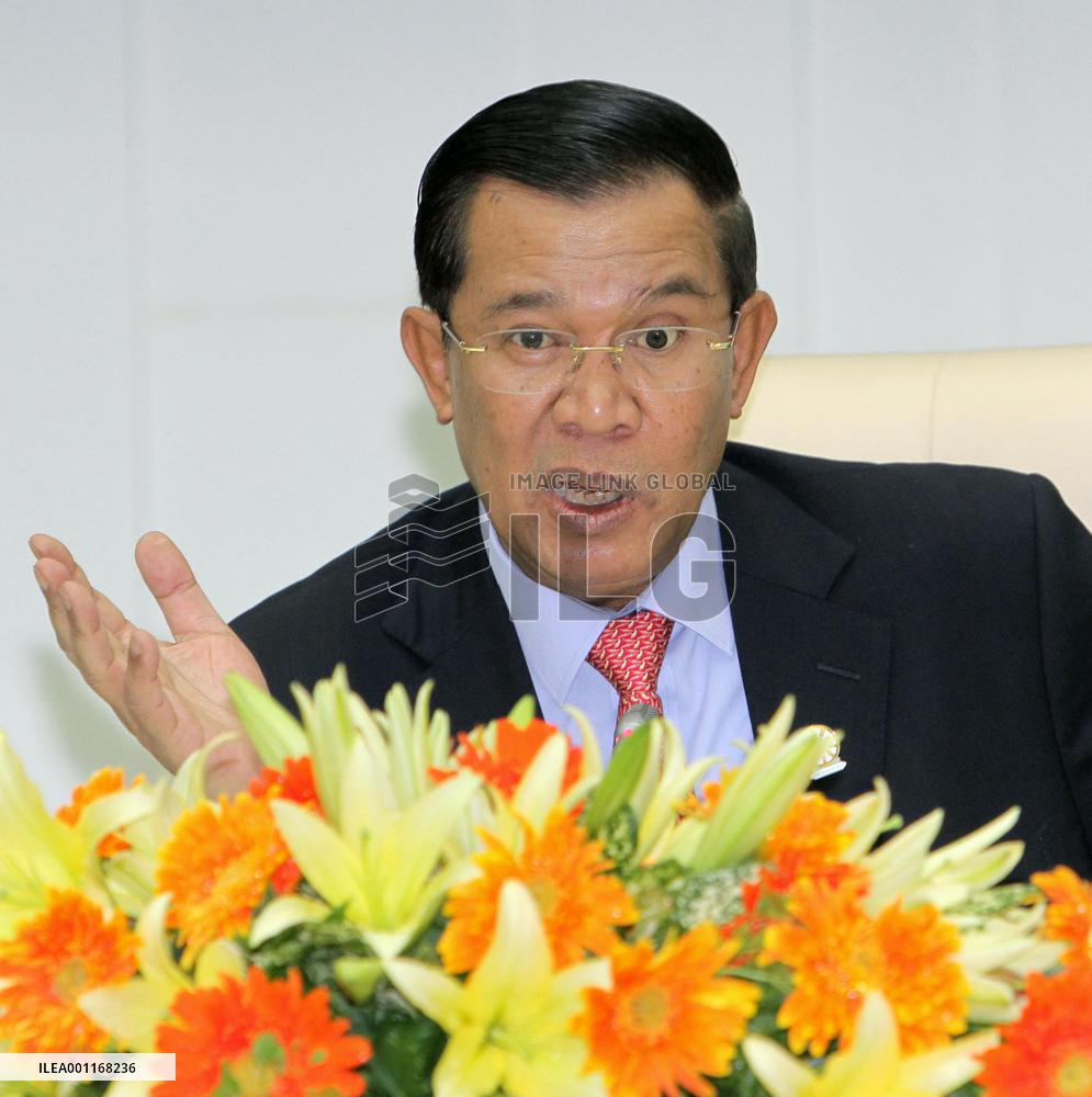 Hun Sen at press conference