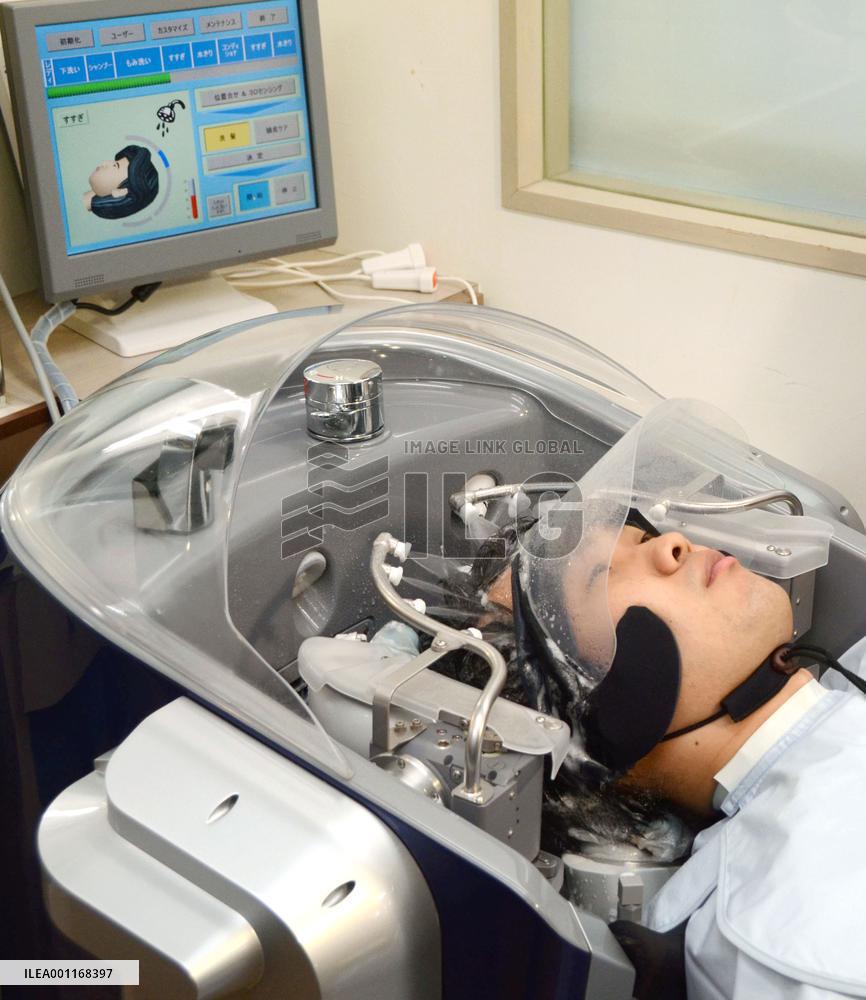 Head massaging robot