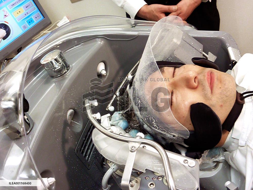 Head massaging robot