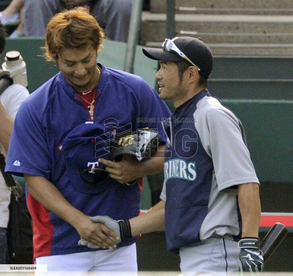 Darvish shakes hands with Ichiro