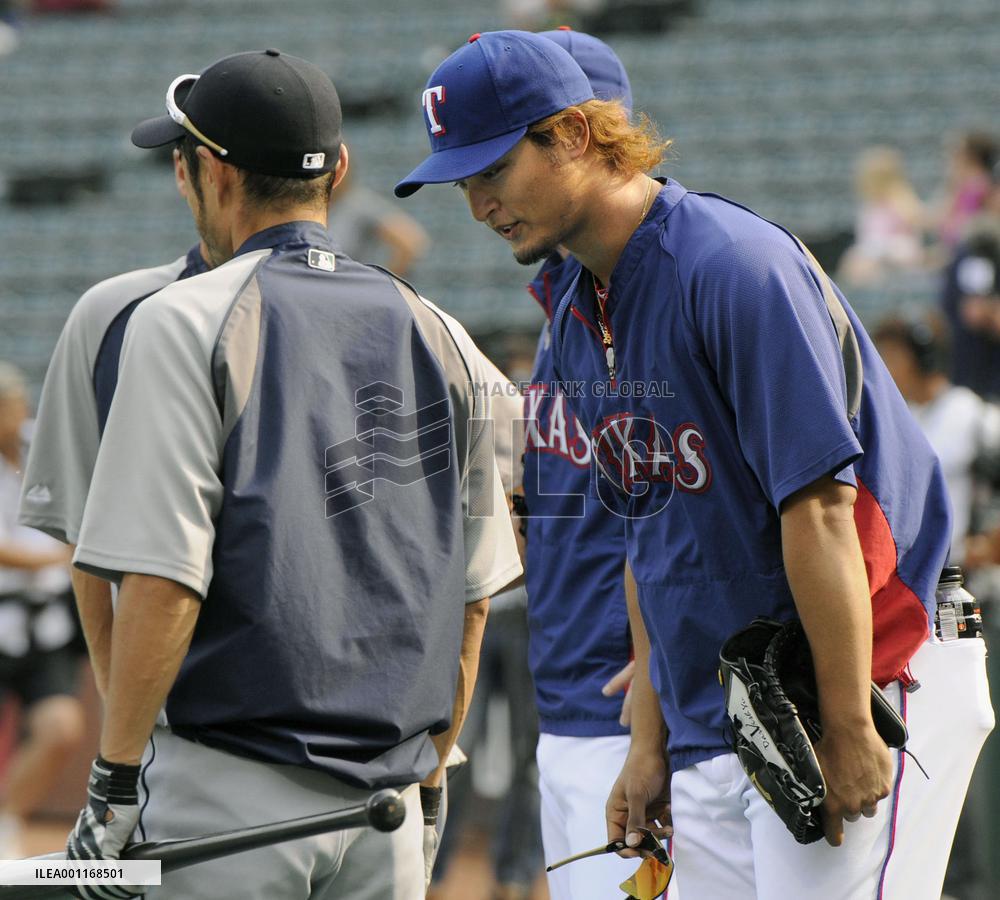 Darvish bows to Ichiro
