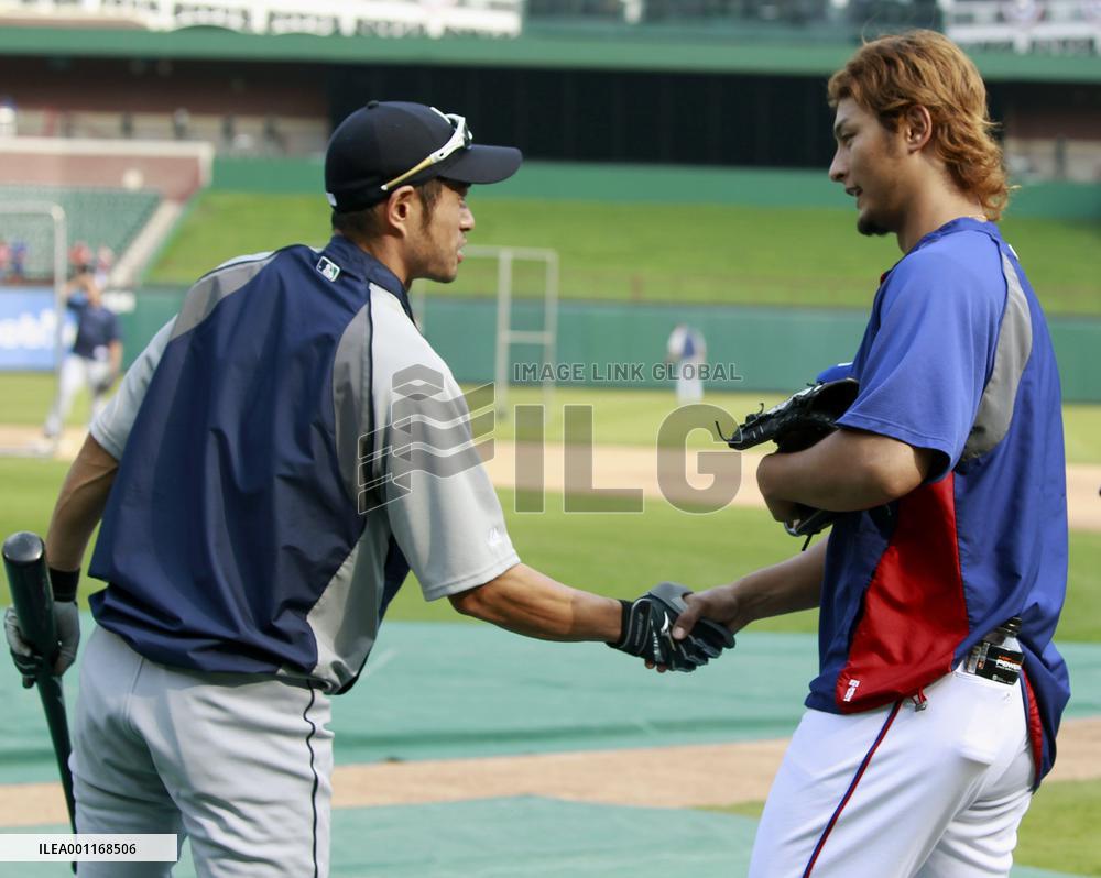 Darvish shakes hands with Ichiro