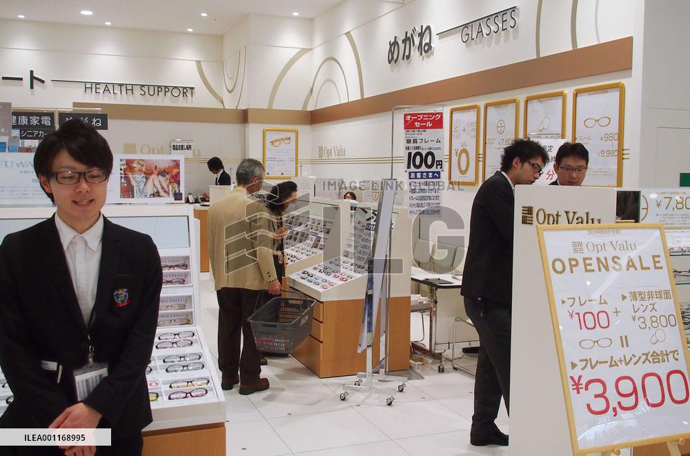 Aeon opens shopping center targeting seniors