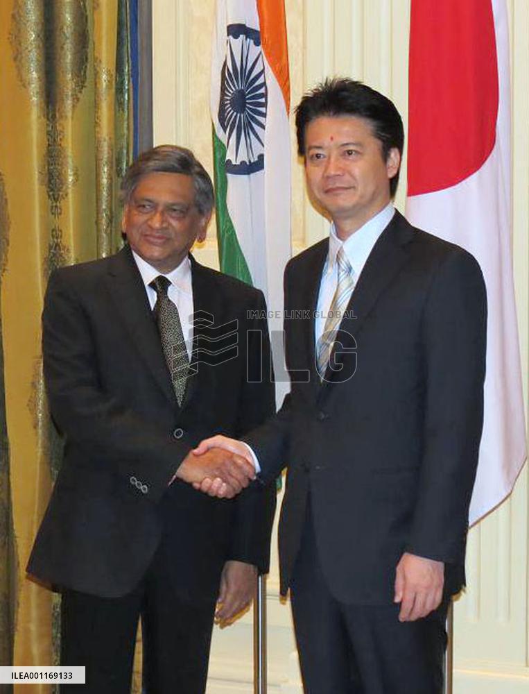 Japan foreign minister in India