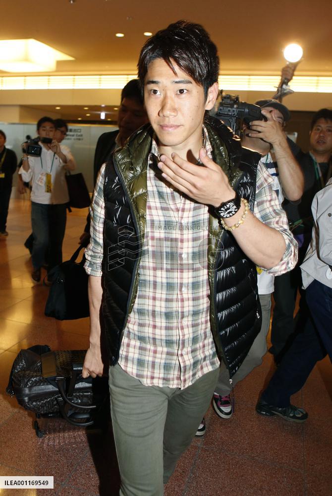 Kagawa returns home