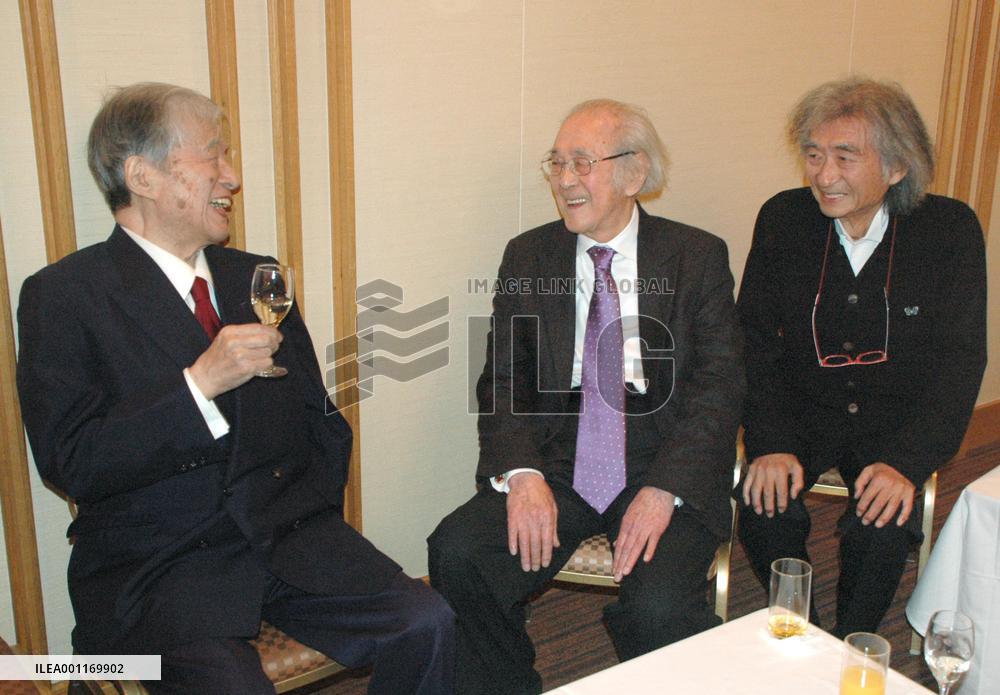 Classical music critic Hidekazu Yoshida dies at 98