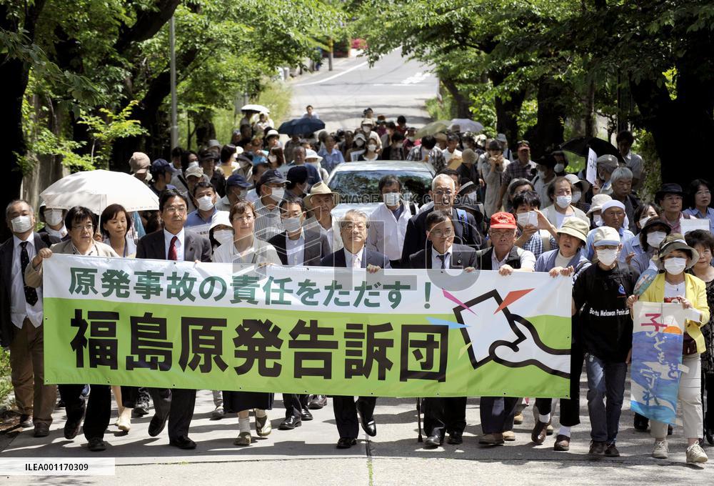 1,300 file criminal complaint against TEPCO execs, others
