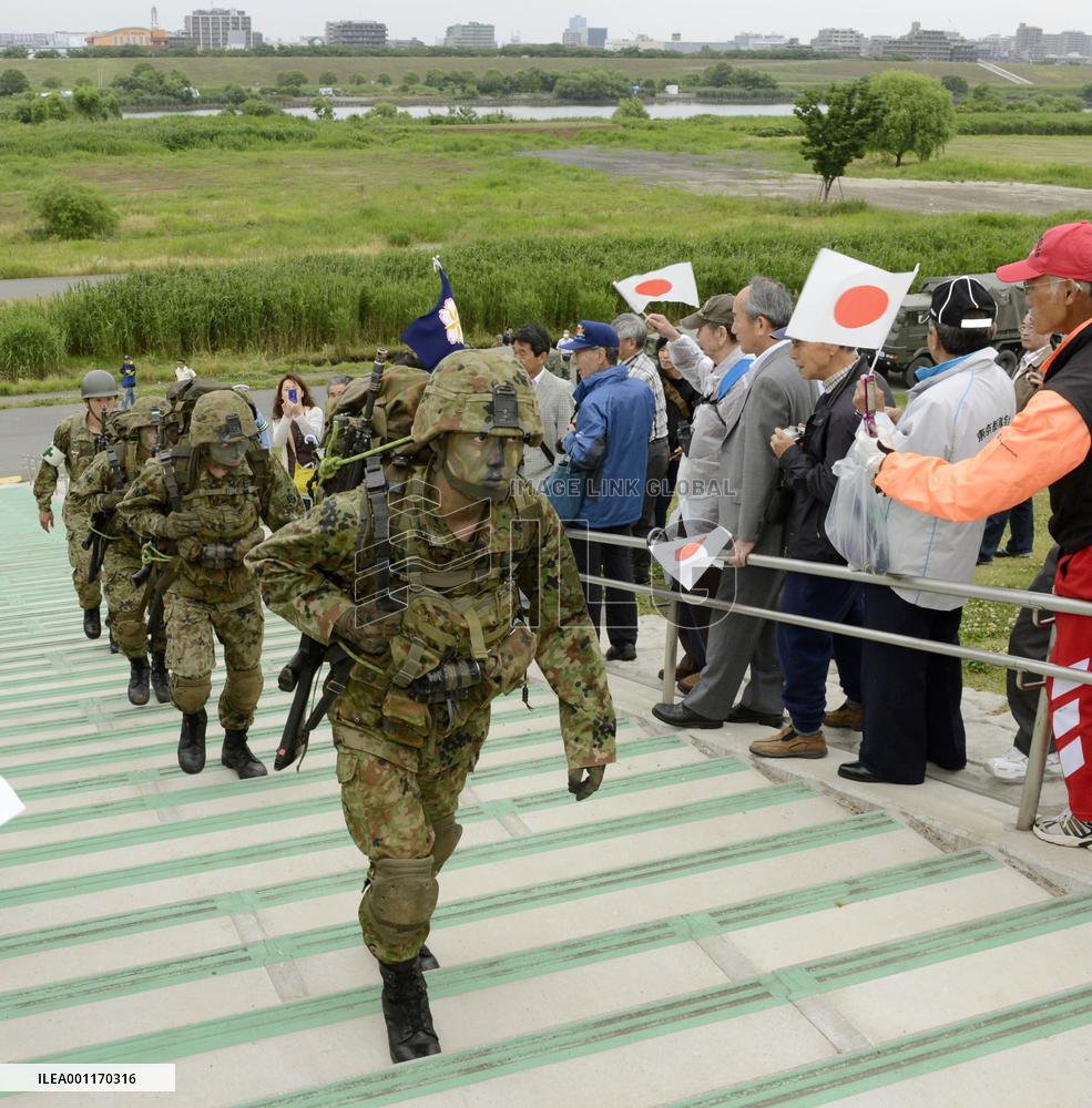 Armed GSDF troops march in Tokyo for drill