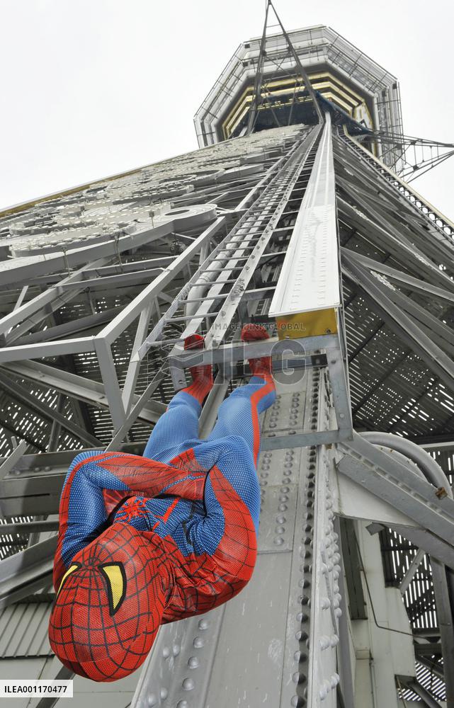 Spider-Man at Osaka tower