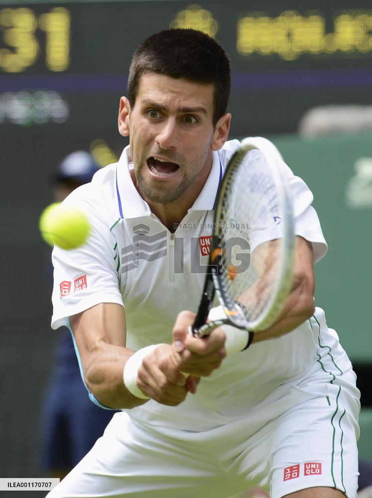 Djokovic advances to 2nd round at Wimbledon