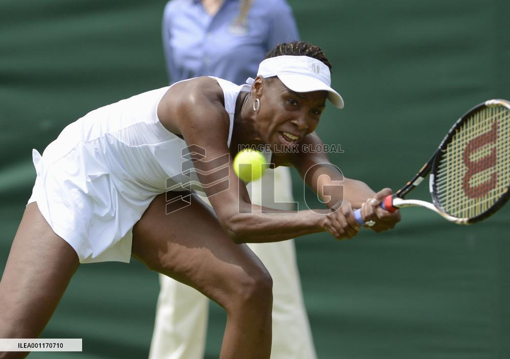 Venus Williams loses in 1st round at Wimbledon