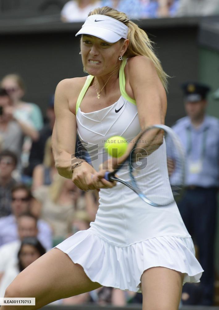 Sharapova advances to 2nd round at Wimbledon