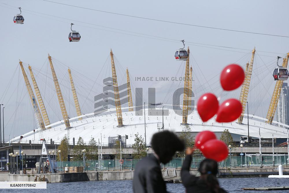 Ropeway over Thames