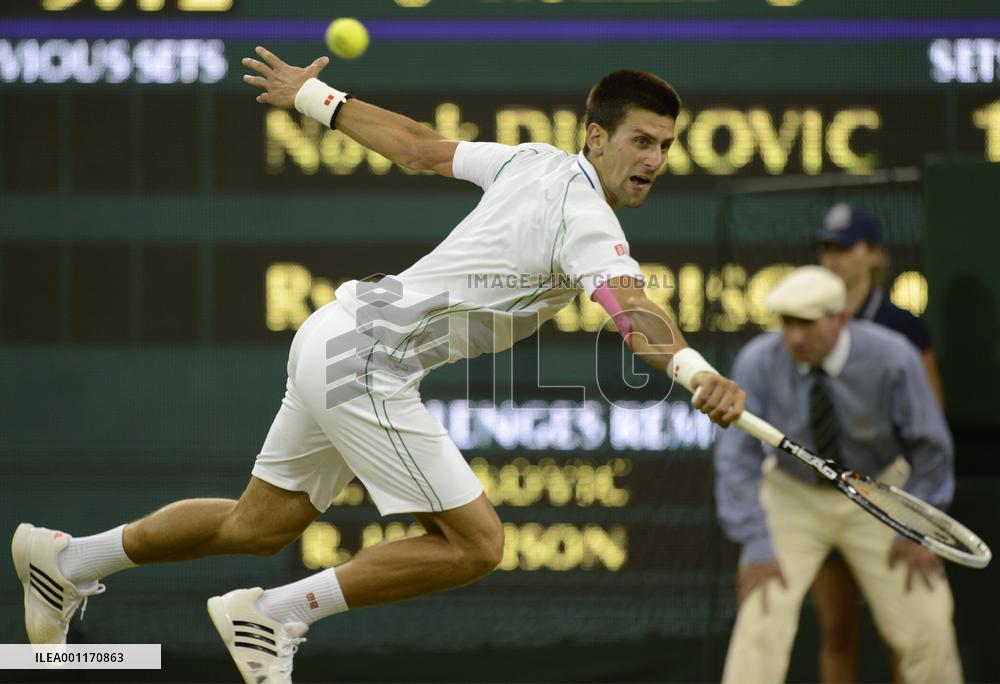 Djokovic advances to 3rd round at Wimbledon