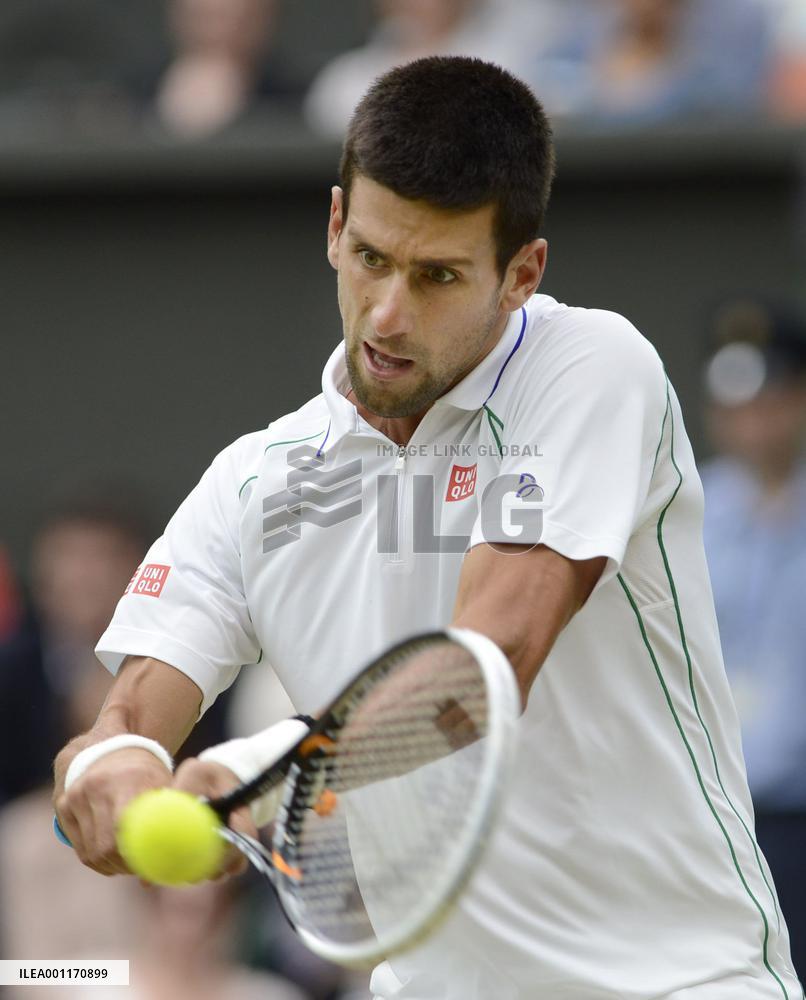 Djokovic advances to 4th round at Wimbledon
