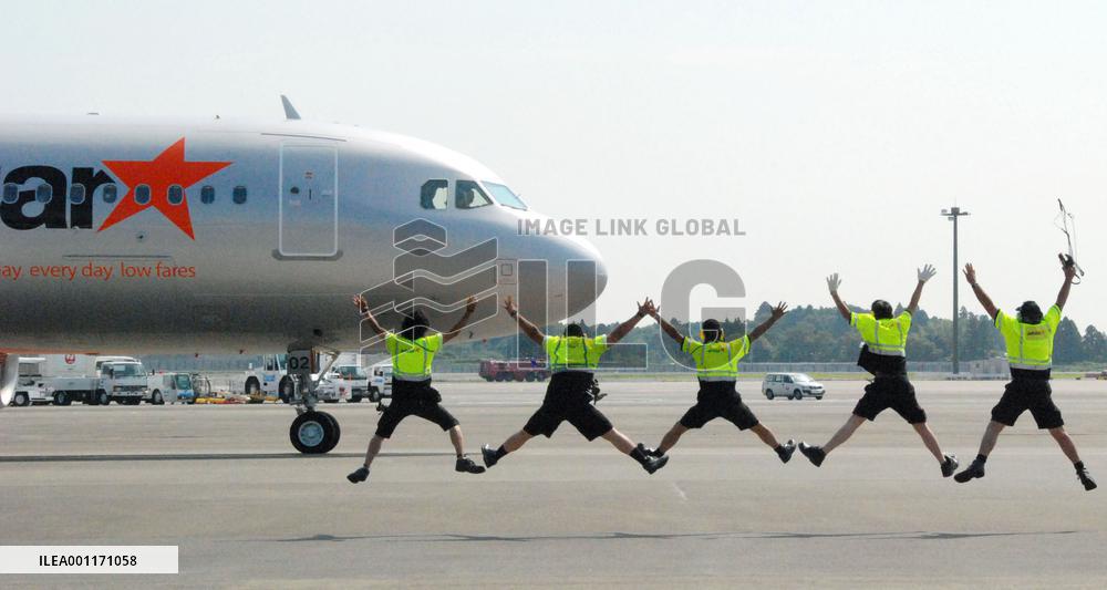 JAL budget carrier's 1st flight