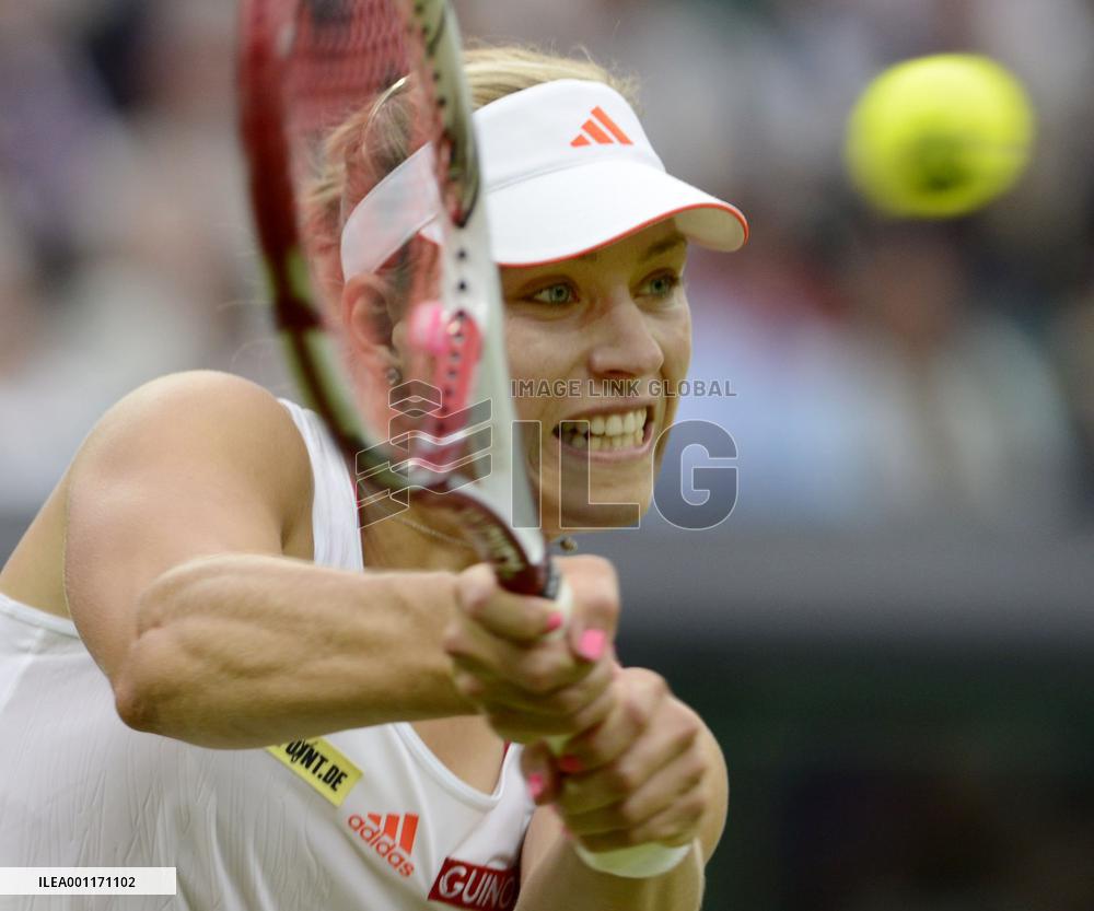 Kerber advances to semifinals at Wimbledon