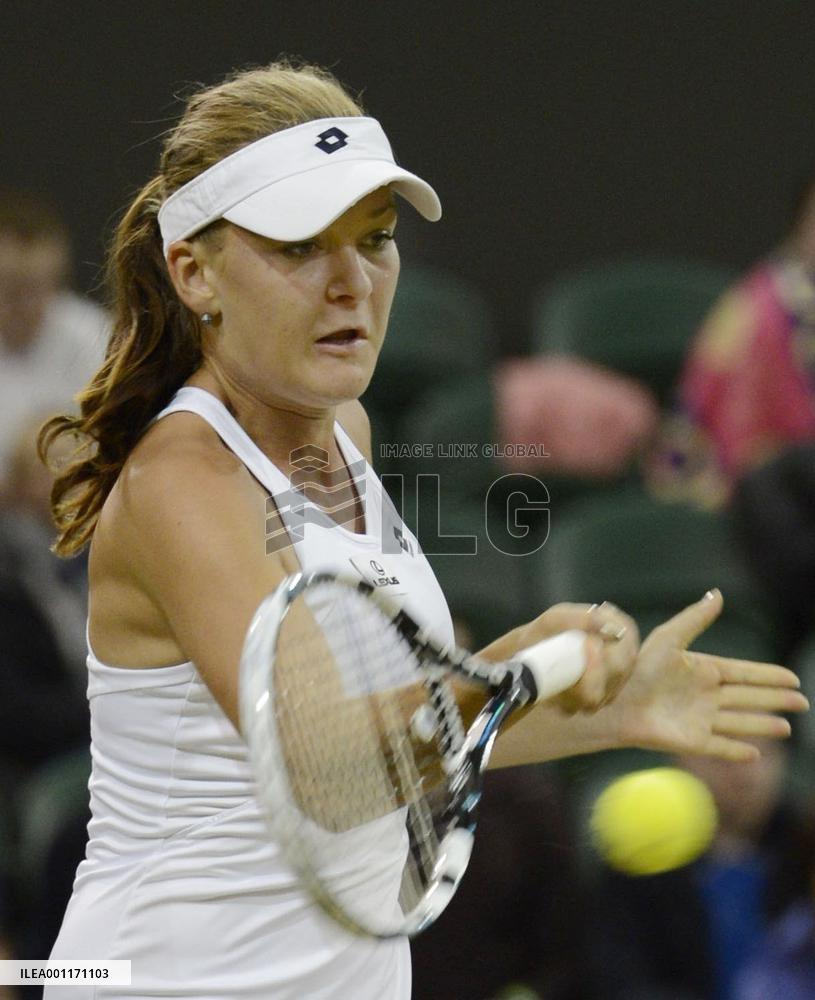 Radwanska advances to semifinals at Wimbledon