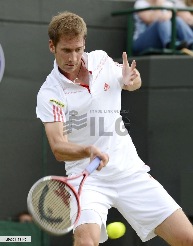 Djokovic advances to semifinals at Wimbledon