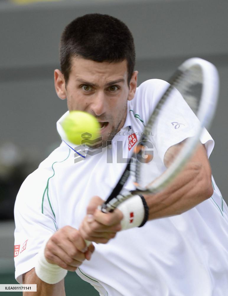 Djokovic advances to semifinals at Wimbledon