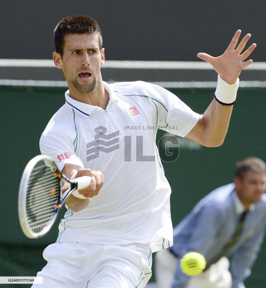 Djokovic advances to semifinals at Wimbledon