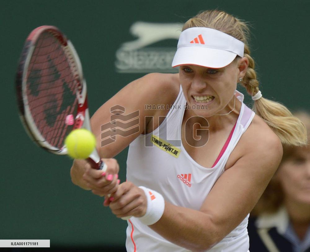 Kerber defeated by Radwanska at Wimbledon