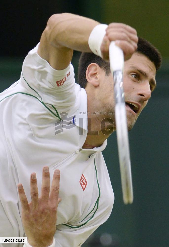 Djokovic defeated by Federer at Wimbledon