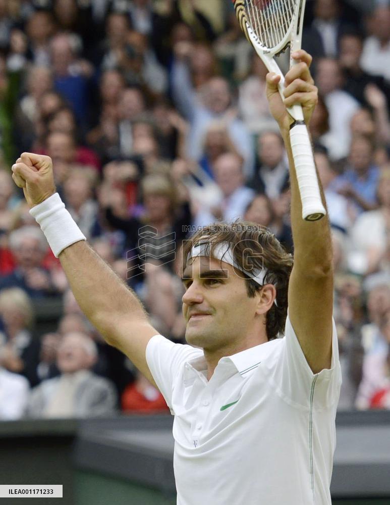 Federer advances to final at Wimbledon