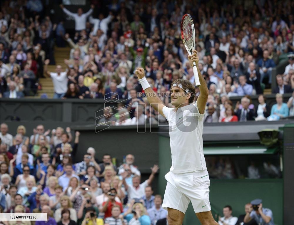 Federer advances to final at Wimbledon