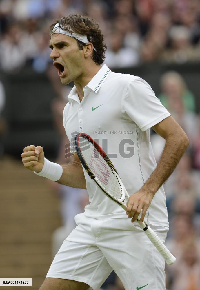 Federer advances to final at Wimbledon
