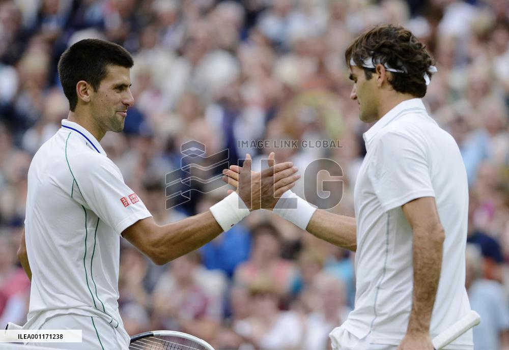 Federer advances to final at Wimbledon