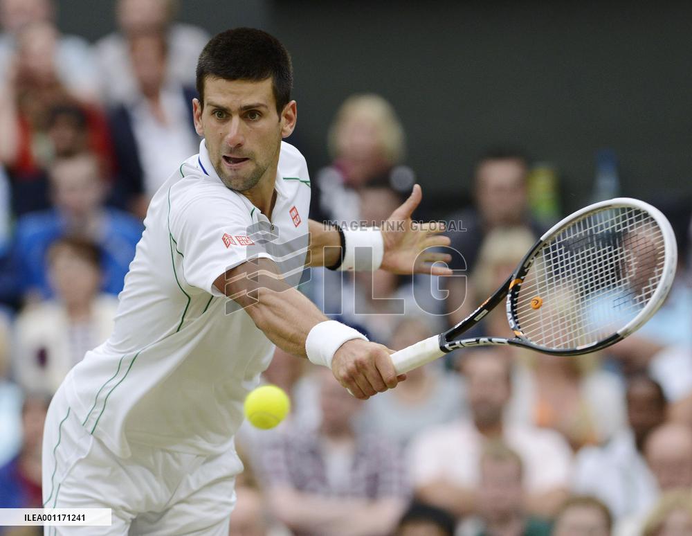 Djokovic defeated by Federer at Wimbledon