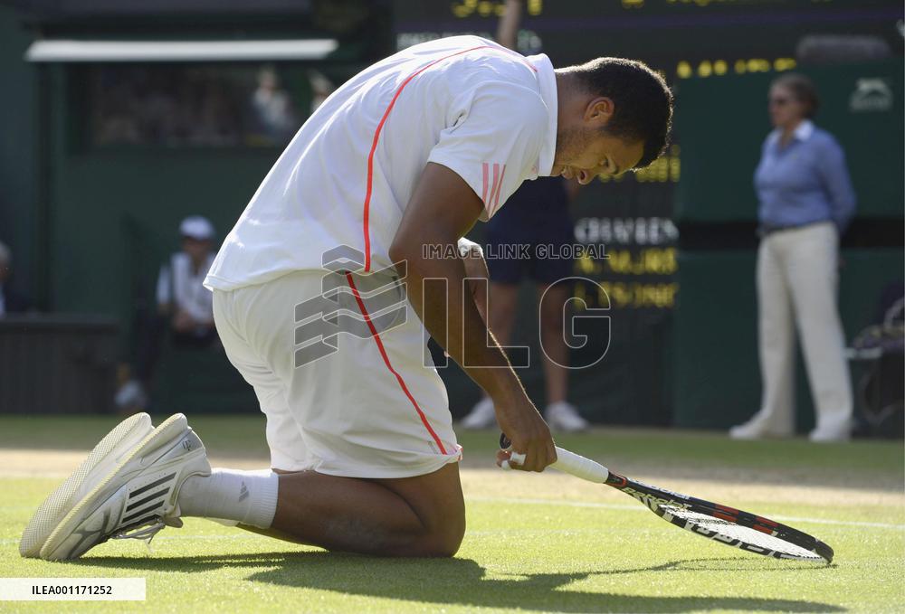 Tsonga defeated by Murray at Wimbledon