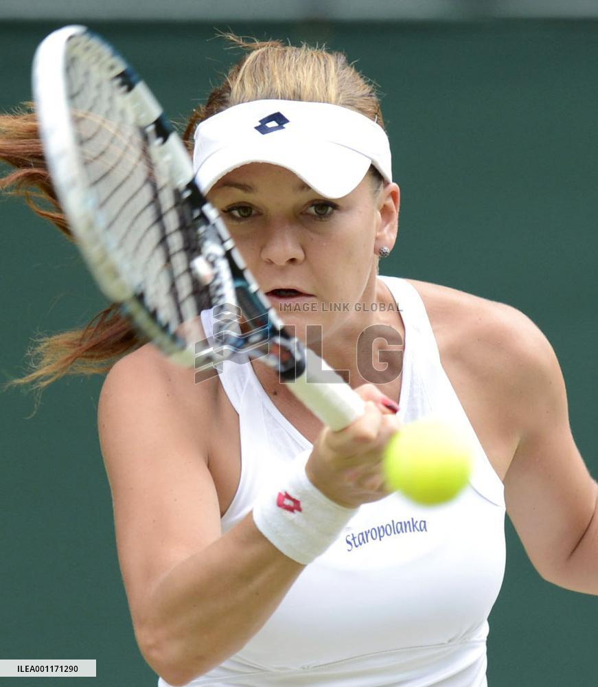 Radwanska defeated by Serena Williams at Wimbledon