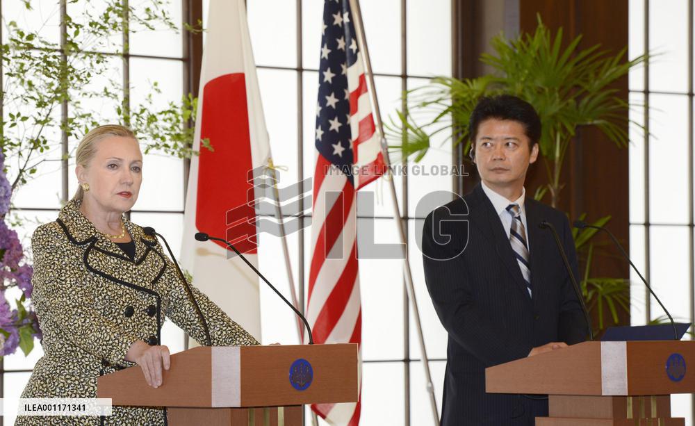 Clinton, Gemba hold talks