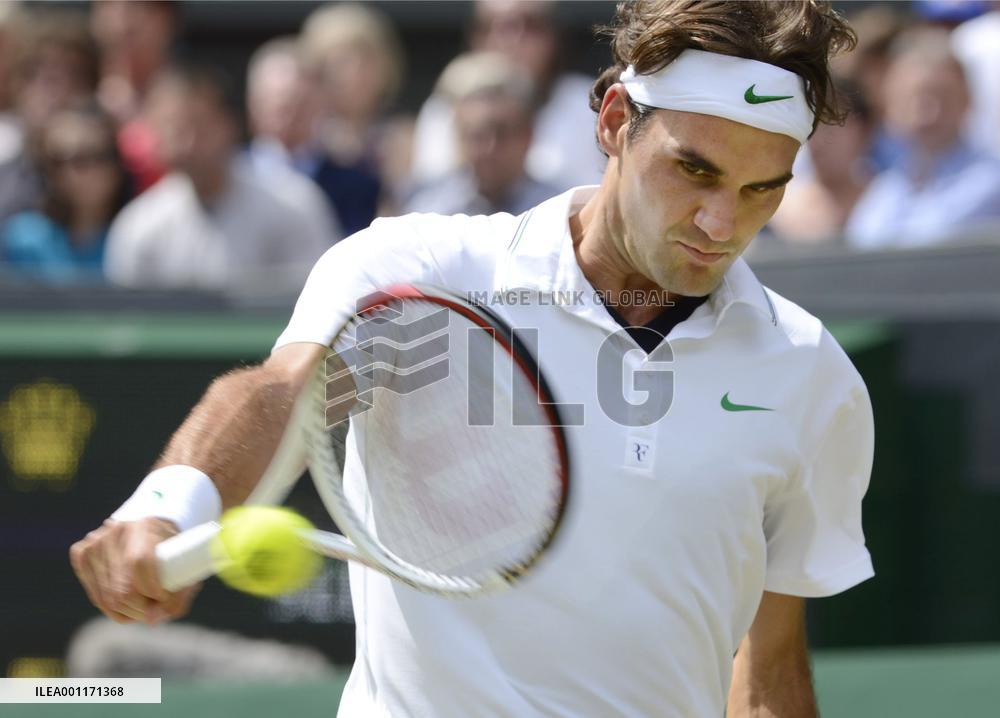 Federer wins men's singles at Wimbledon