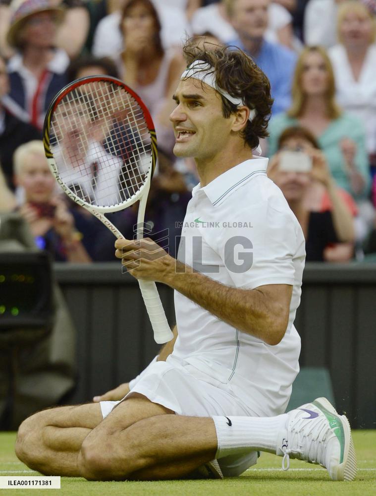Federer wins men's singles at Wimbledon