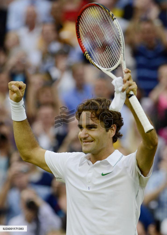 Federer wins men's singles at Wimbledon