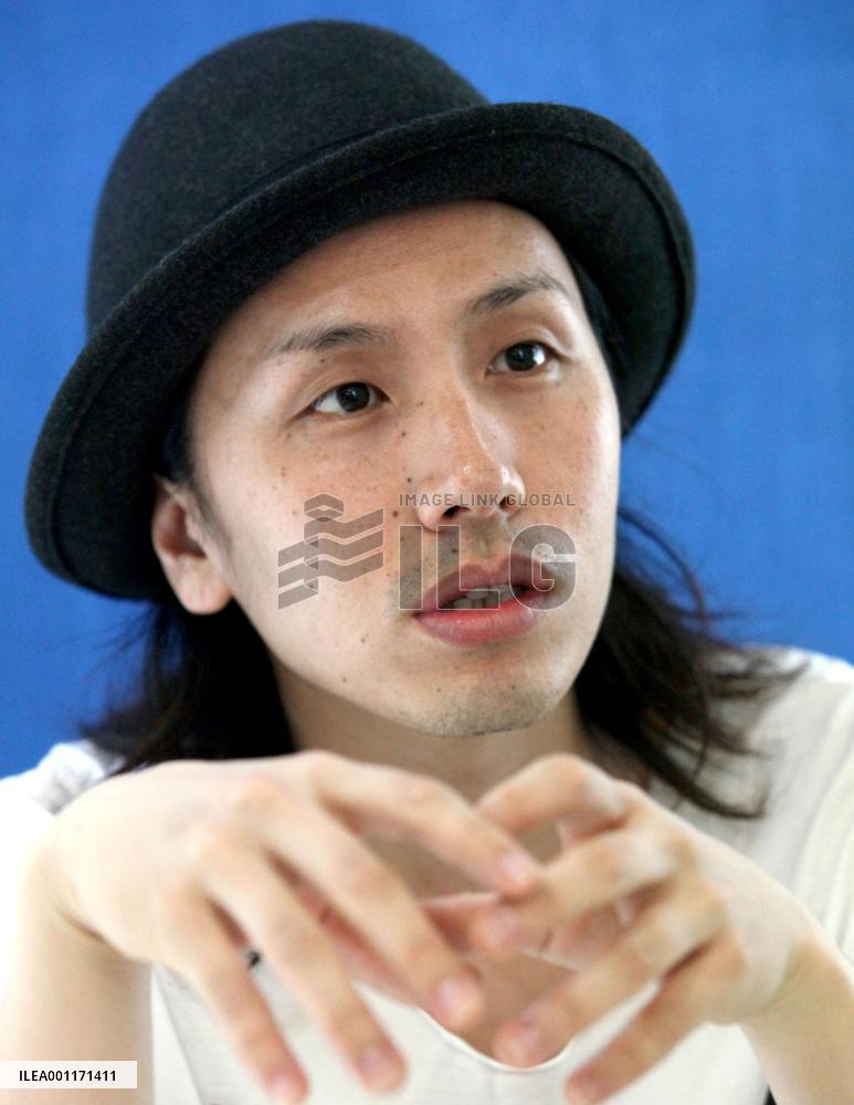 Artist Ushiro speaks of atomic-bomb attacks