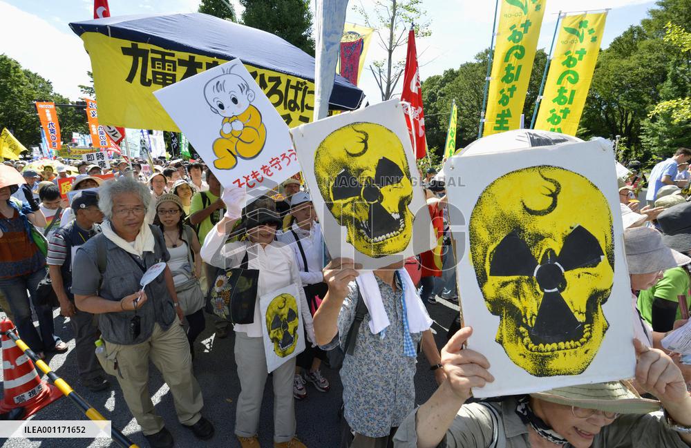 Antinuclear rally in Tokyo