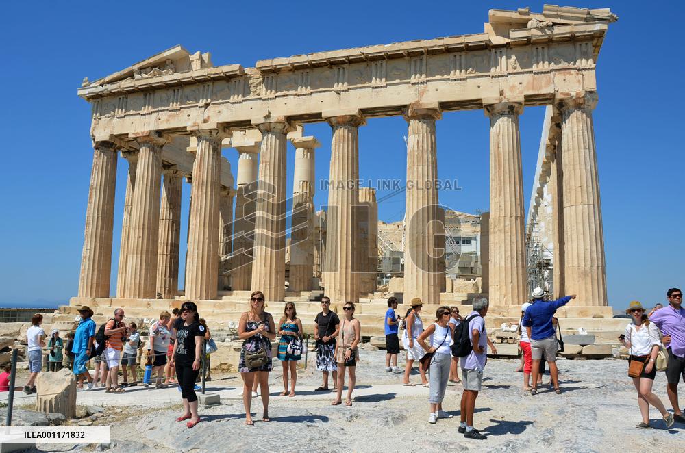 Greek tourism marred by political instability